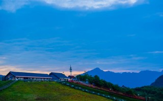 成都租辆商务车，四个电话让你玩转川西！