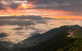 成都租辆50座大巴，一天到底要花多少钱？老司机给你算笔明白账！