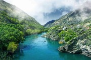 在成都租了台19座中巴跑川西，算完账我沉默了